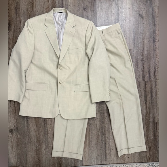 Saddlebred • Men’s Contemporary Suit - 42R & 36x30